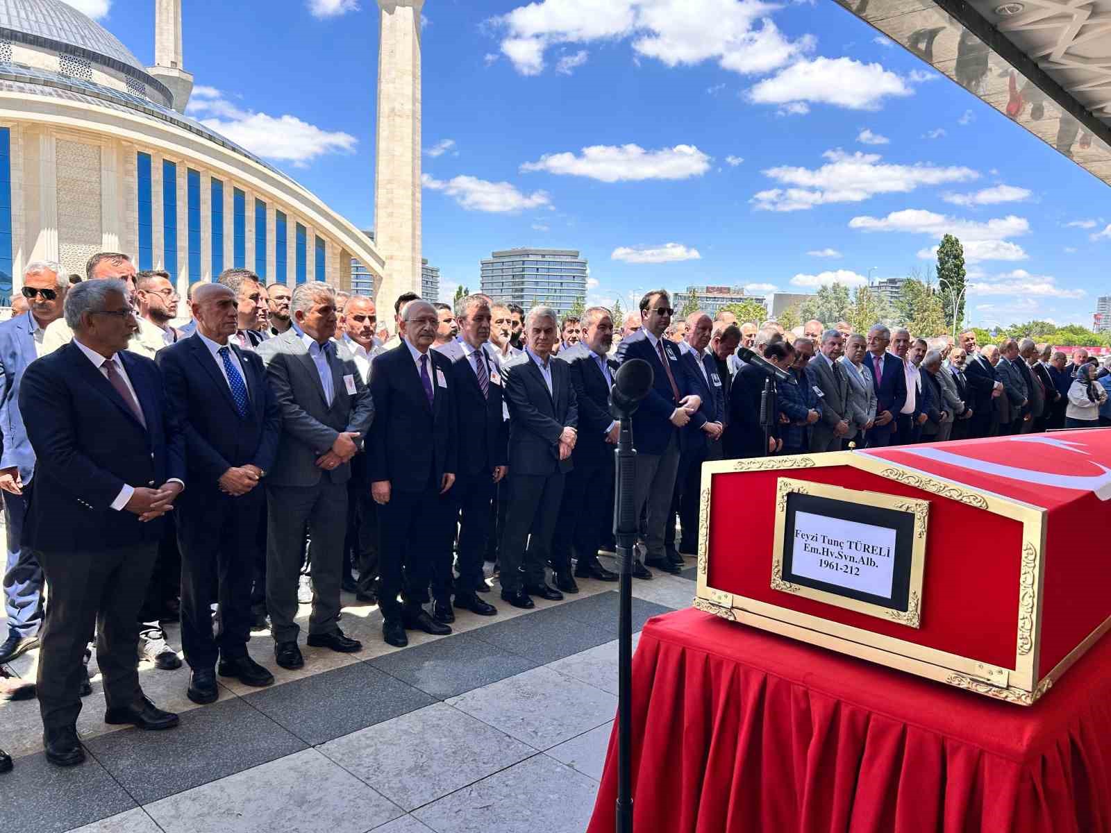 CHP Genel Başkanı Kılıçdaroğlu, Emekli Hava Savunma Albayı Türeli’nin cenaze törenine katıldı