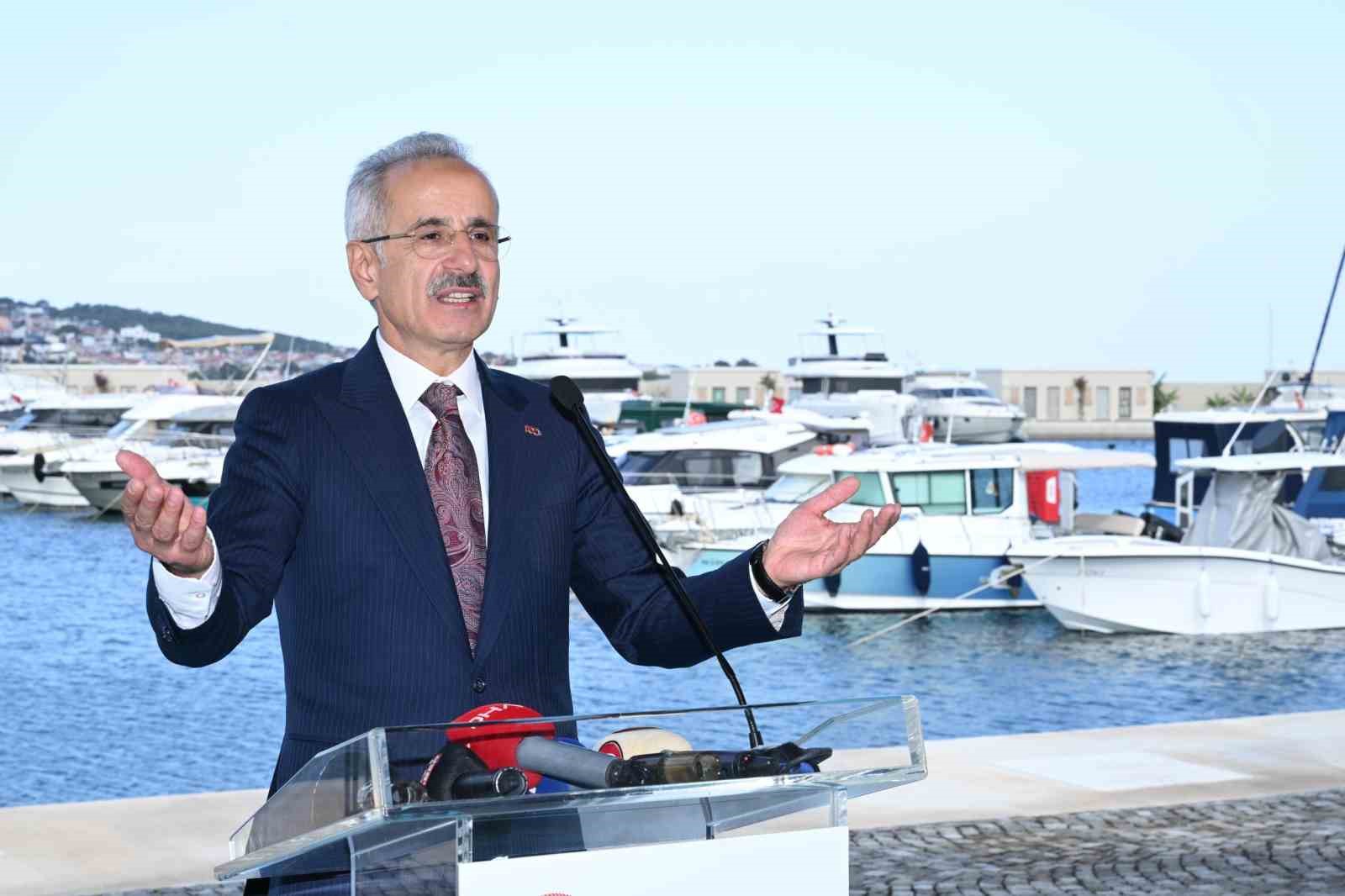 Bakan Uraloğlu: "Son 14 yılın en yüksek kruvaziyer gemi ve yolcu sayısına ulaştık"