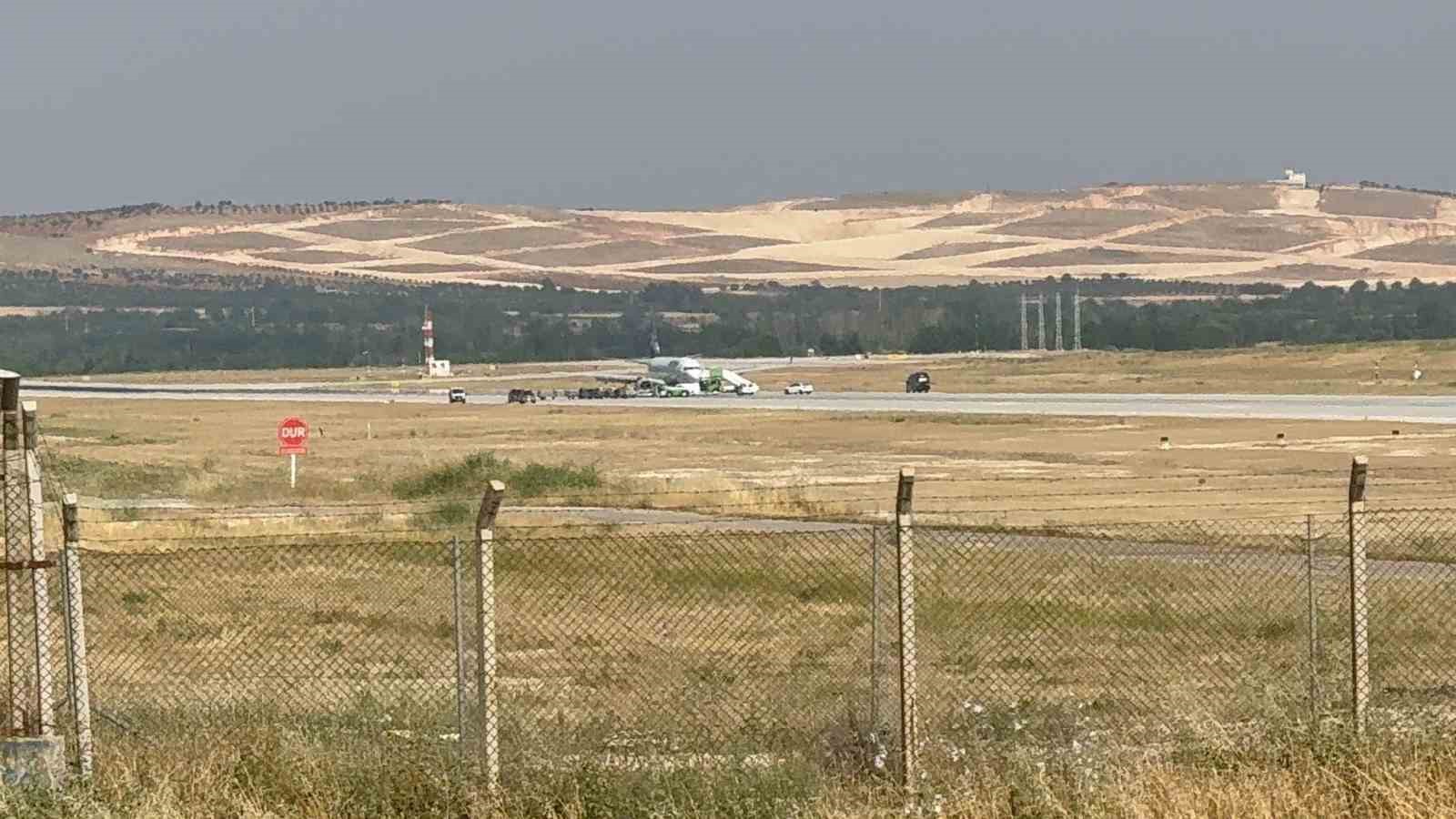 İniş takımı arızalanan SunExpress uçağı paniğe neden oldu