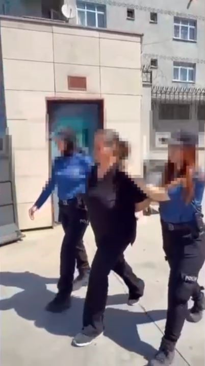 Bayrampaşa’da kadın çalışan anaokulunda çocuklara çubukla vurdu: O anlar güvenlik kamerasına yansıdı