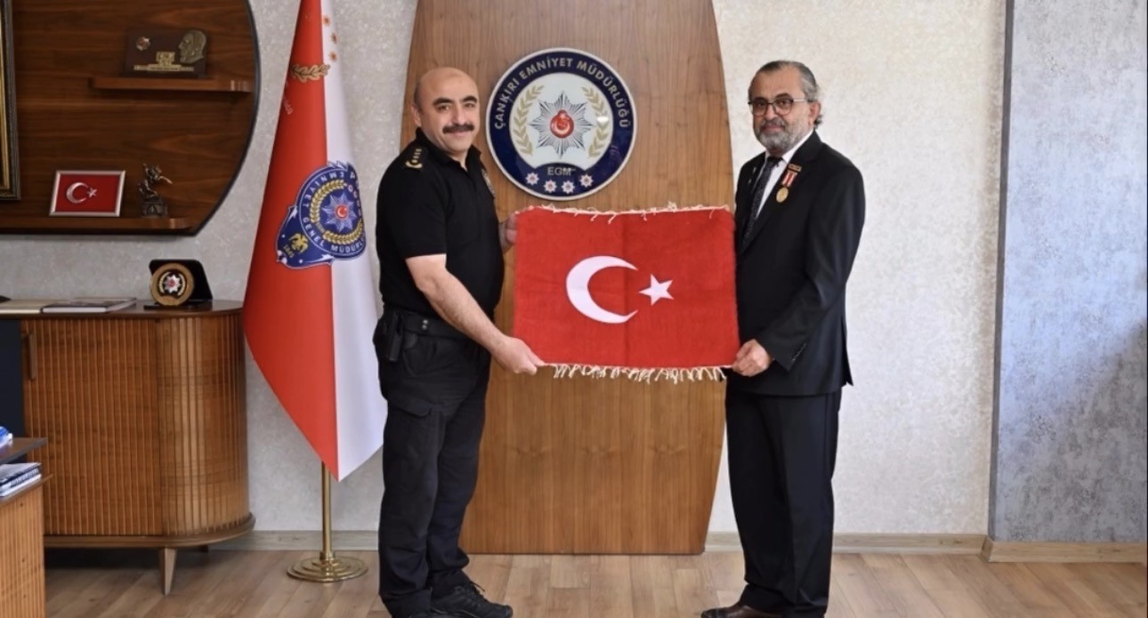 34 yıllık polis memuru meslektaşlarına telsizden veda etti