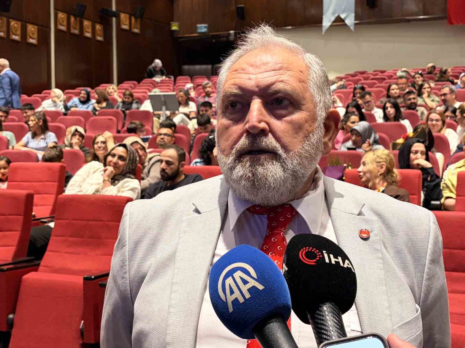 Kayseri’de talasemi hastaları ve aileler konserde moral buldu