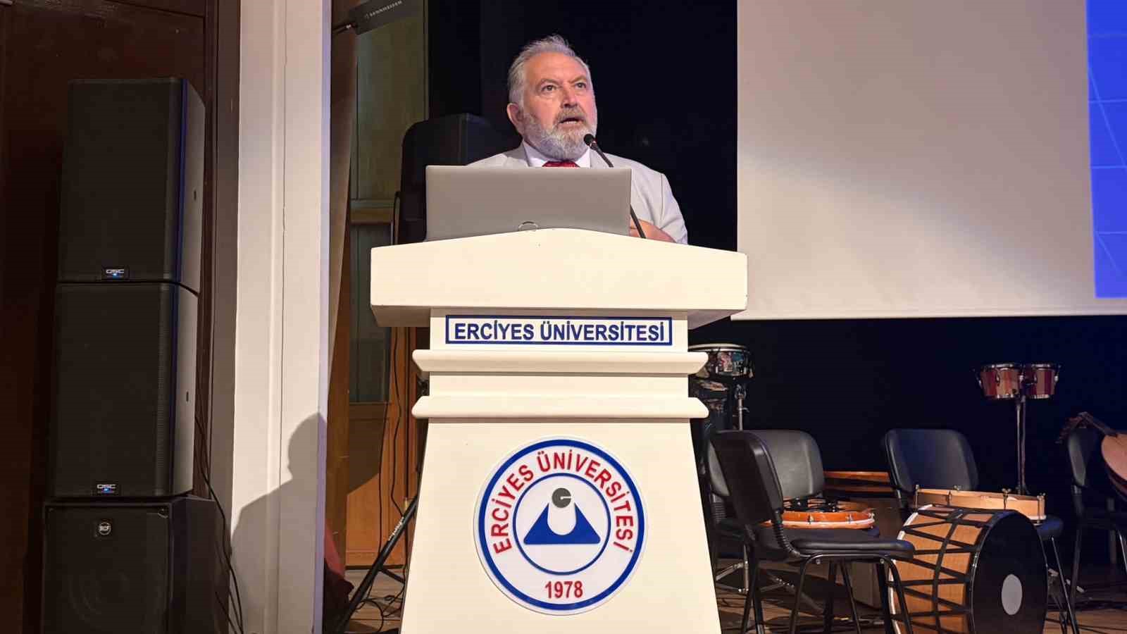 Kayseri’de talasemi hastaları ve aileler konserde moral buldu
