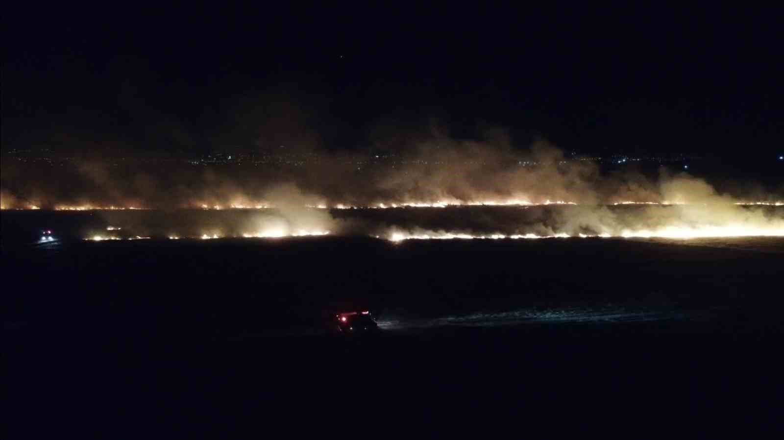 Balıkesir’de alevler geceyi aydınlattı