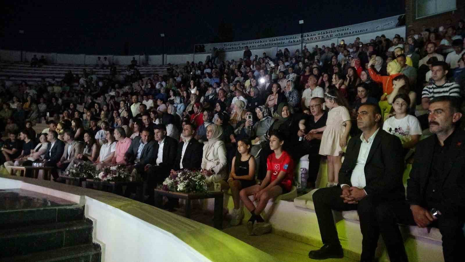 Kilis’te halk oyunları ve müzik şöleni