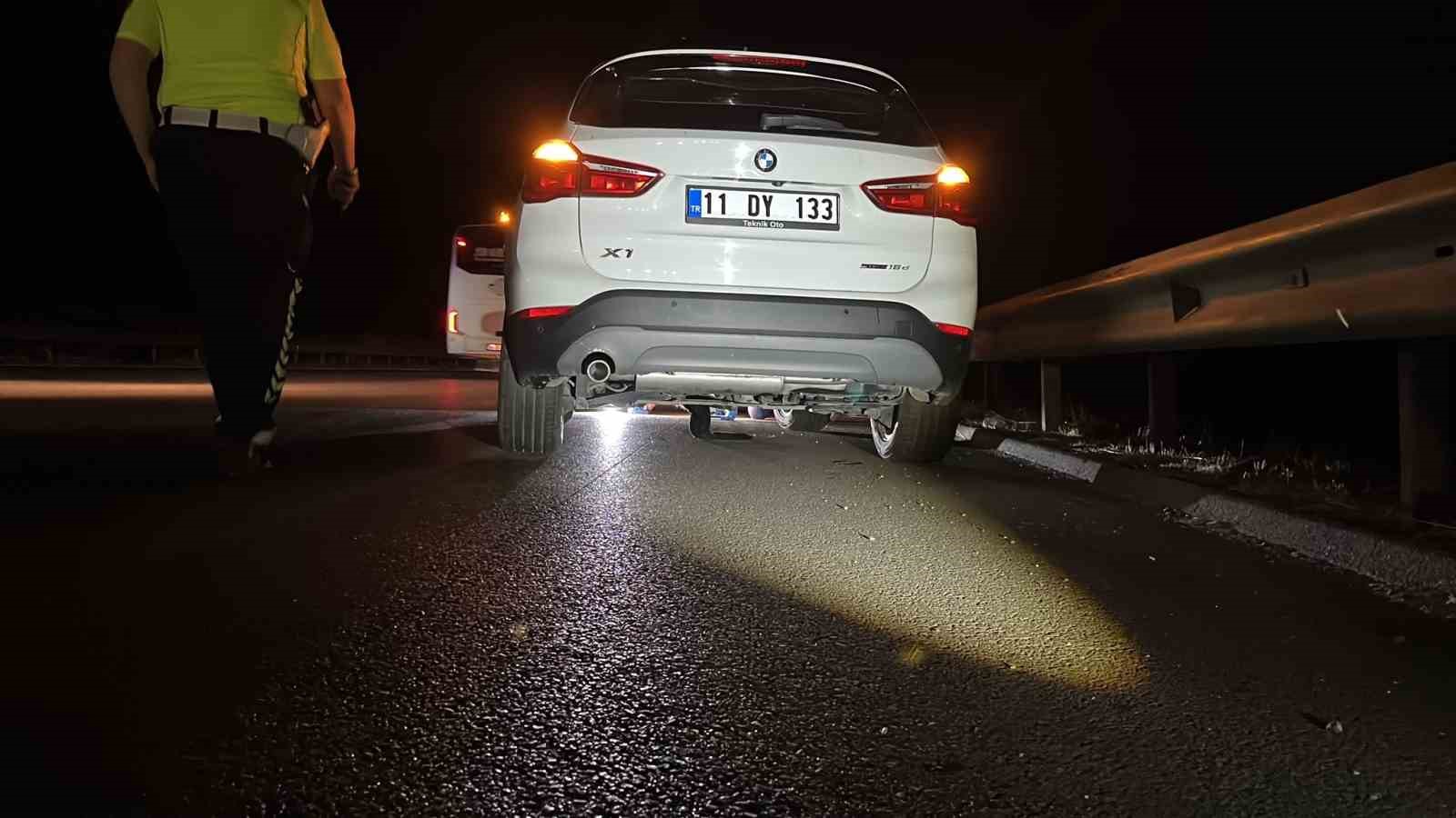 Otobanda yolun karşısına geçerken tır çarpan şahıs hayatını kaybetti