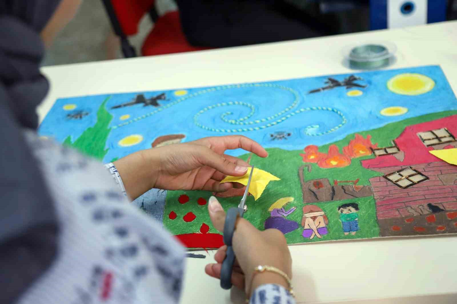 Çöp değil sanat eseri: Öğretmen Hatice Şentürk’ten ilham veren geri dönüşüm projesi