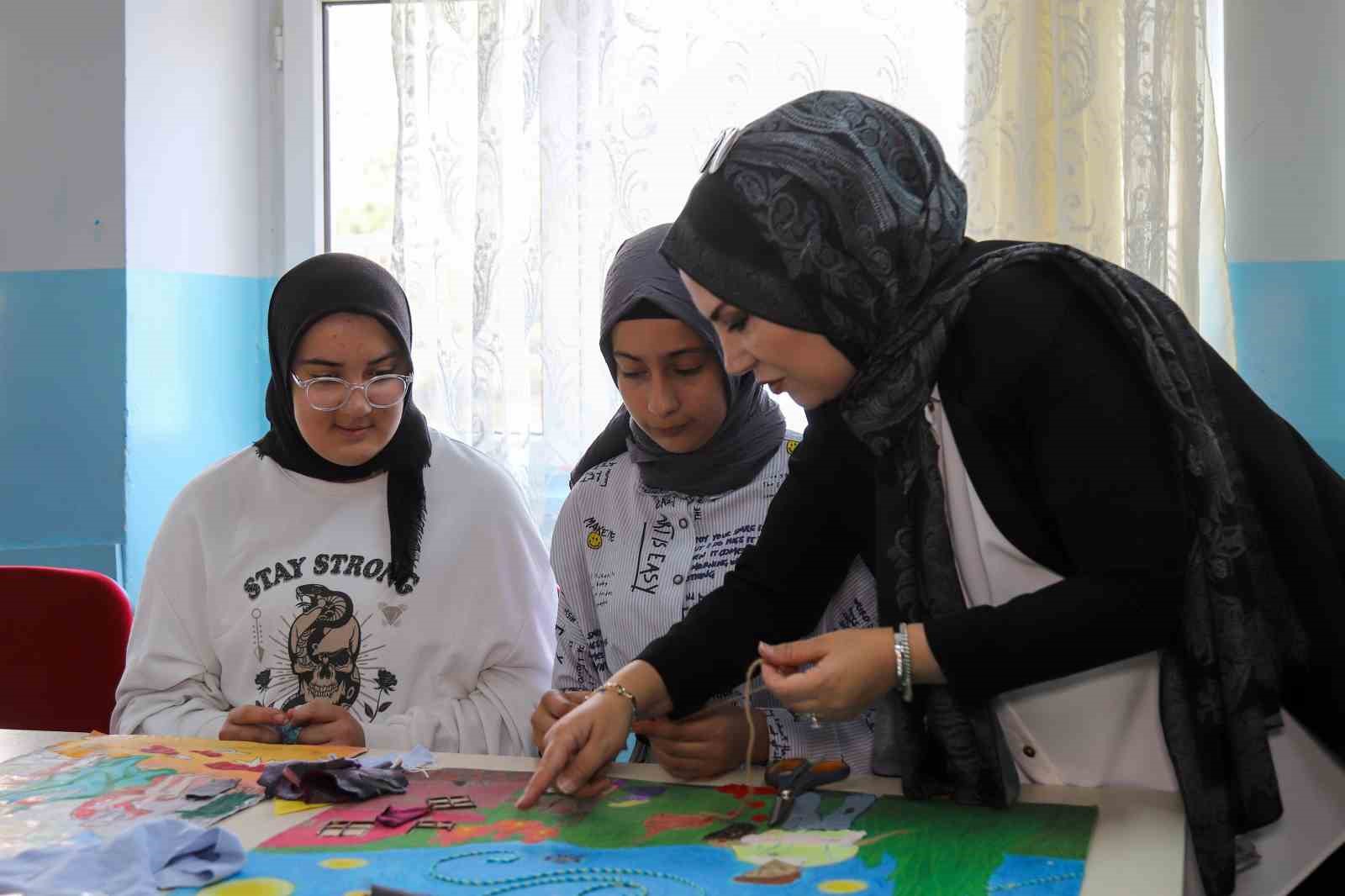Çöp değil sanat eseri: Öğretmen Hatice Şentürk’ten ilham veren geri dönüşüm projesi