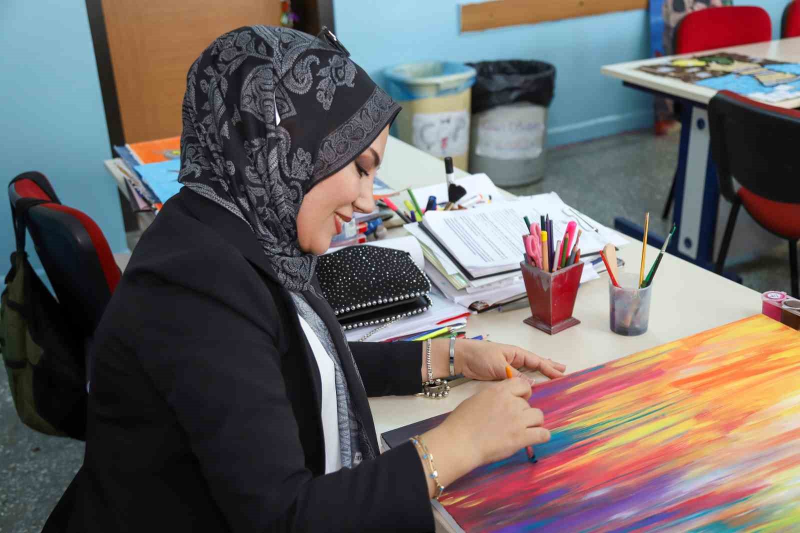 Çöp değil sanat eseri: Öğretmen Hatice Şentürk’ten ilham veren geri dönüşüm projesi