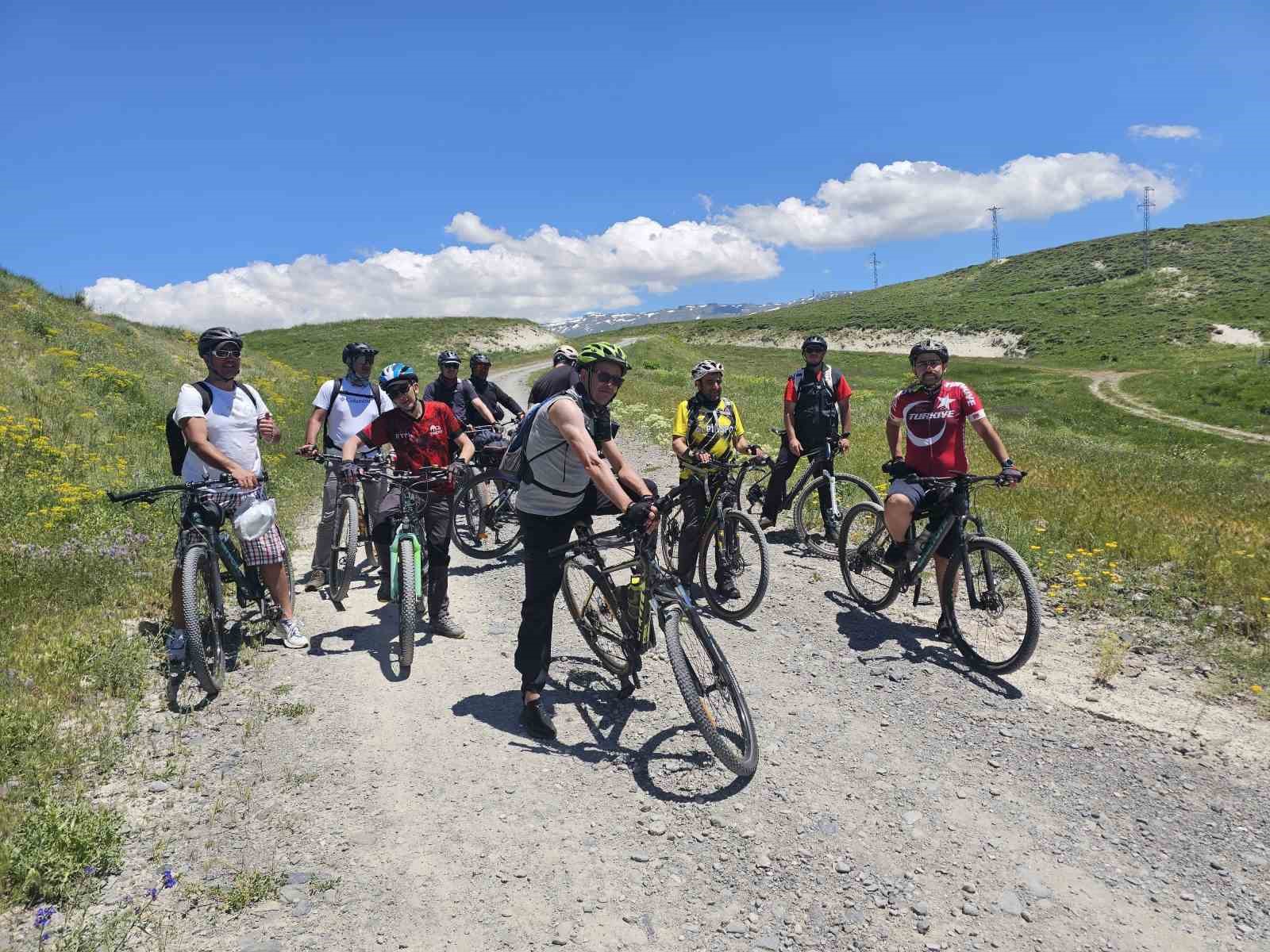 Erzurum’un "Demir Atlıları" yollara çıktı: Her hafta sonu yeni bir rota, yeni bir macera