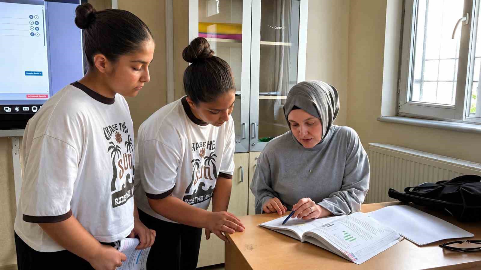 Aynı sırada başlayan yolculuk, aynı lisede devam etsin istiyorlar