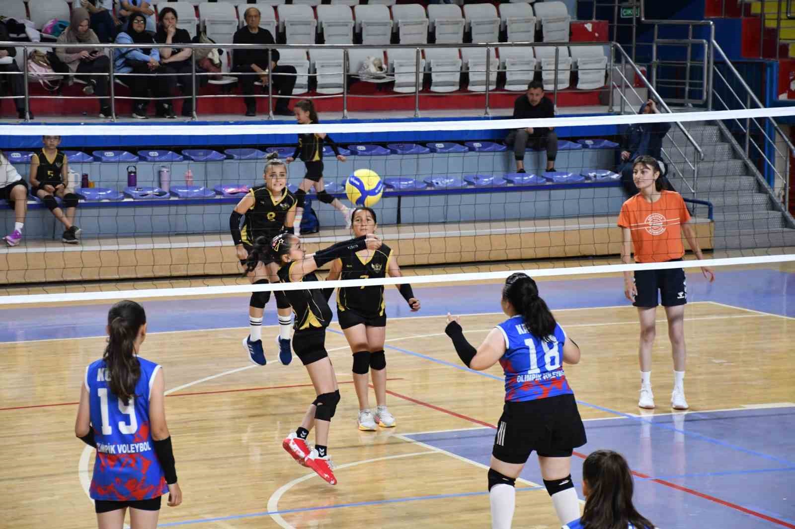 Mini Kızlar Voleybol Müsabakaları sona erdi