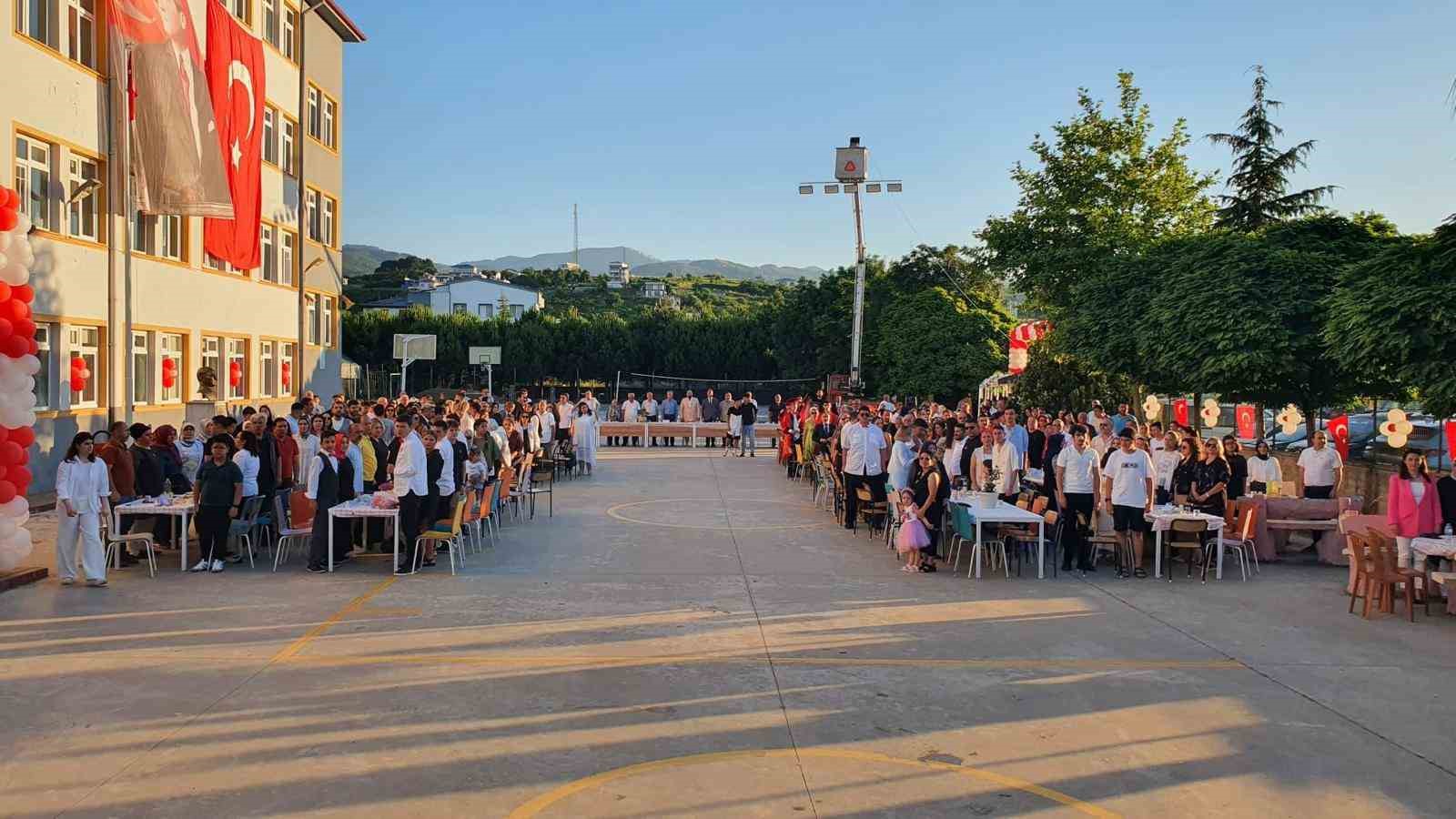 Özel öğrencilerin mezuniyet sevinci