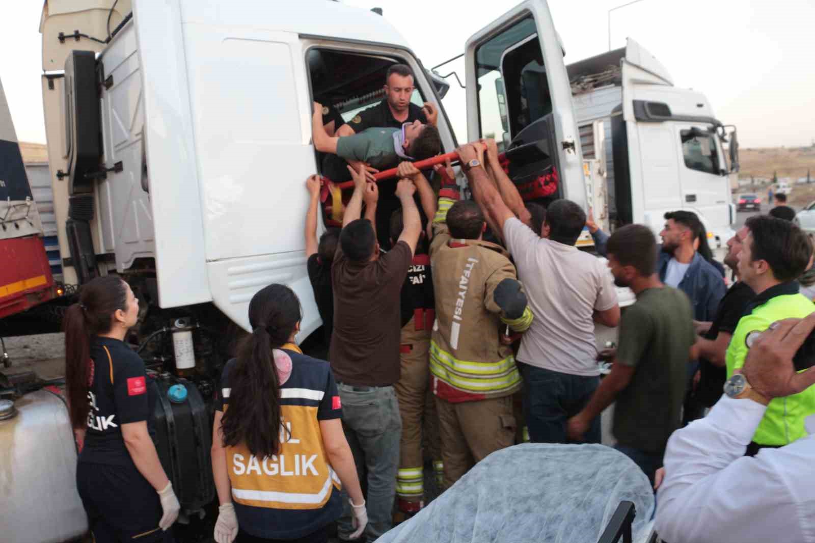 Şırnak’ta iki tır çarpıştı: 2 yaralı
