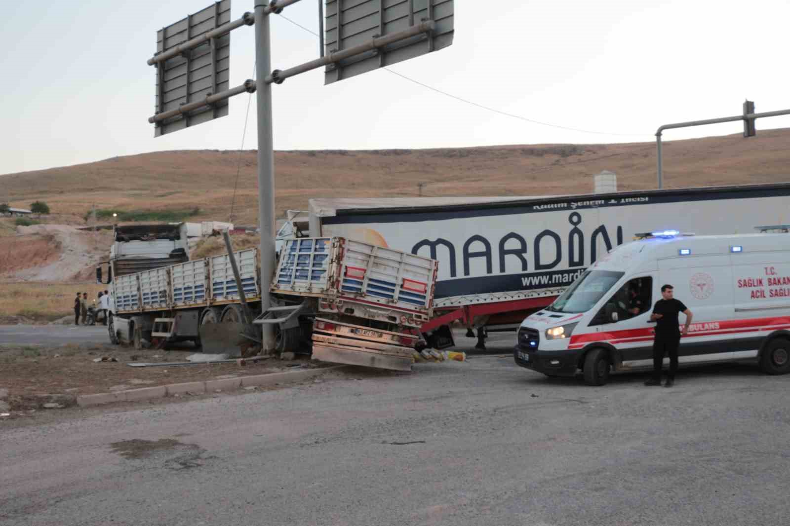 Şırnak’ta iki tır çarpıştı: 2 yaralı