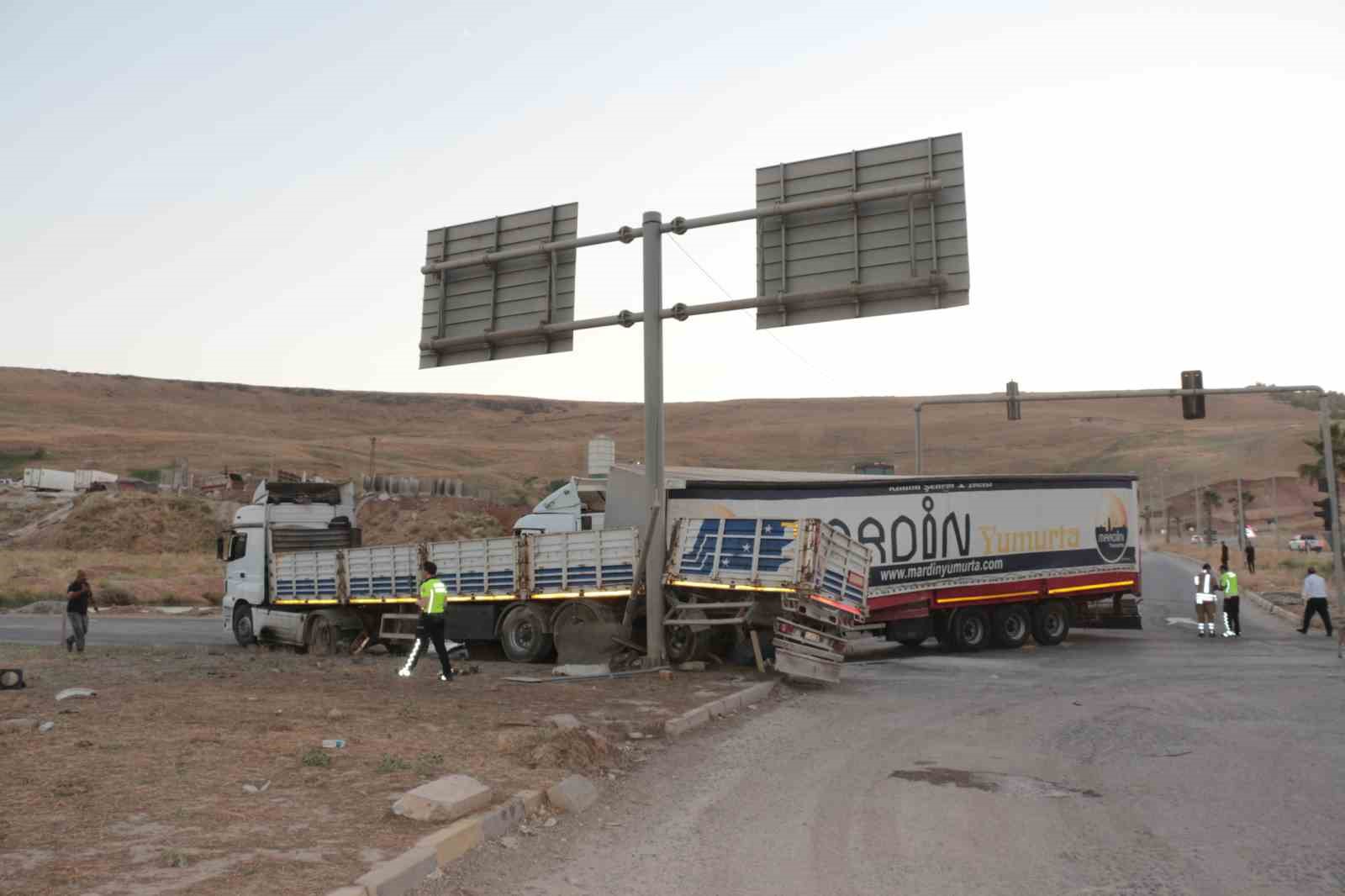 Şırnak’ta iki tır çarpıştı: 2 yaralı
