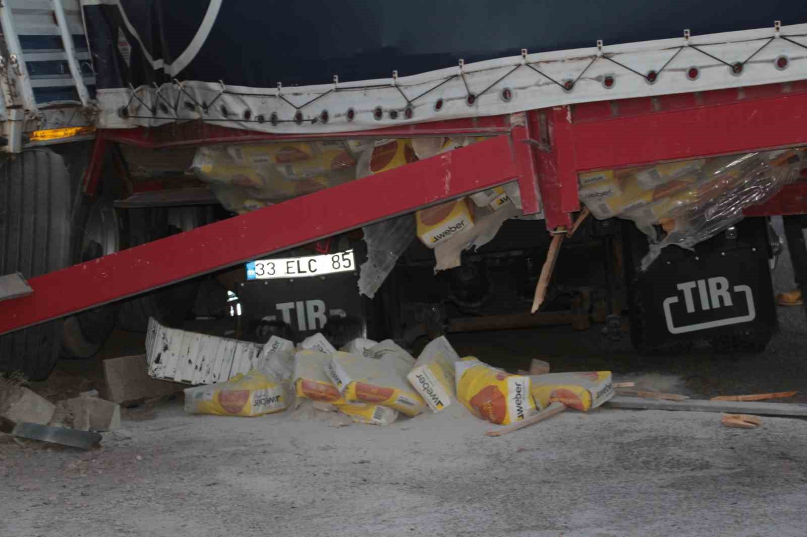 Şırnak’ta iki tır çarpıştı: 2 yaralı
