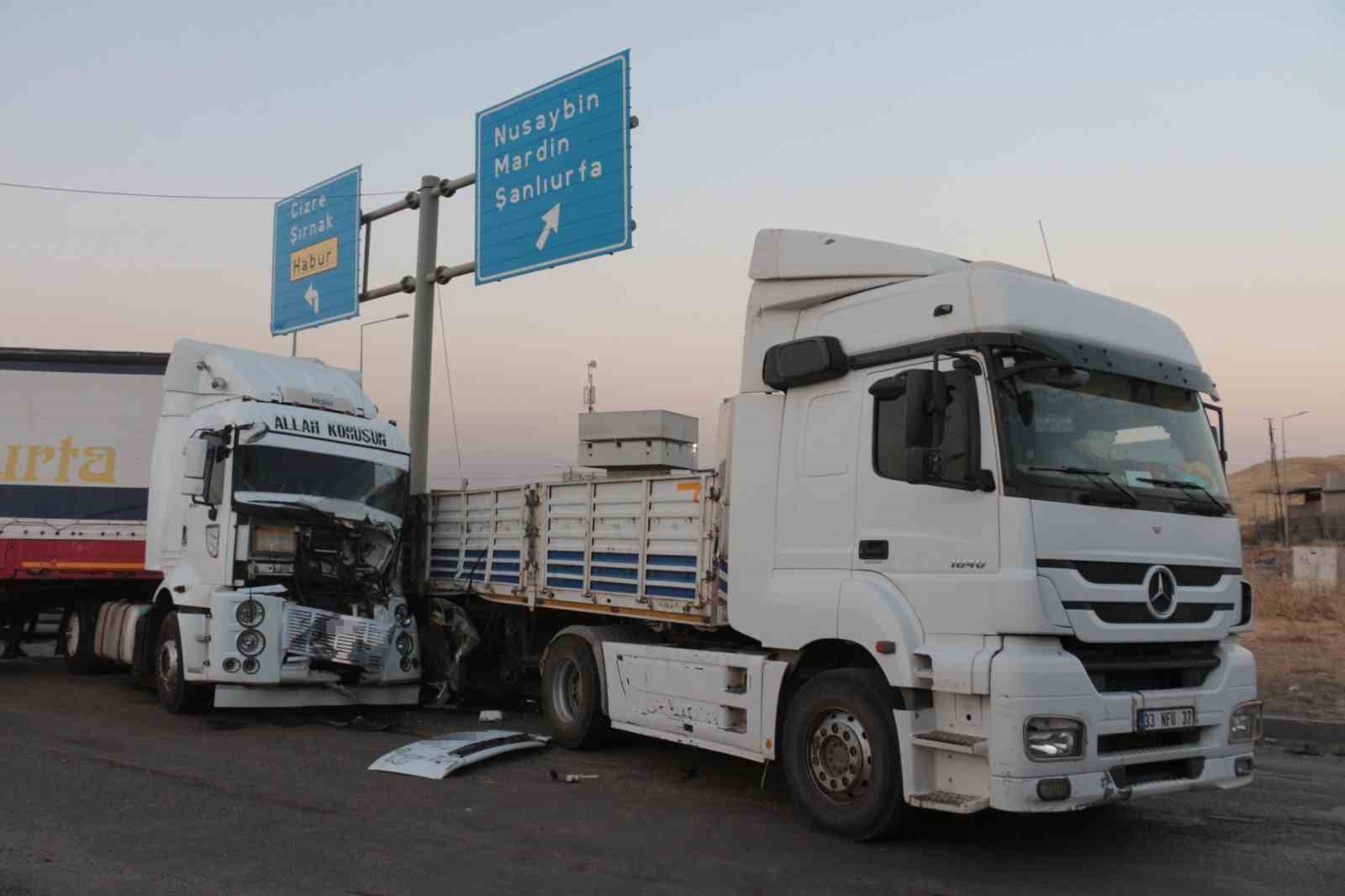 Şırnak’ta iki tır çarpıştı: 2 yaralı