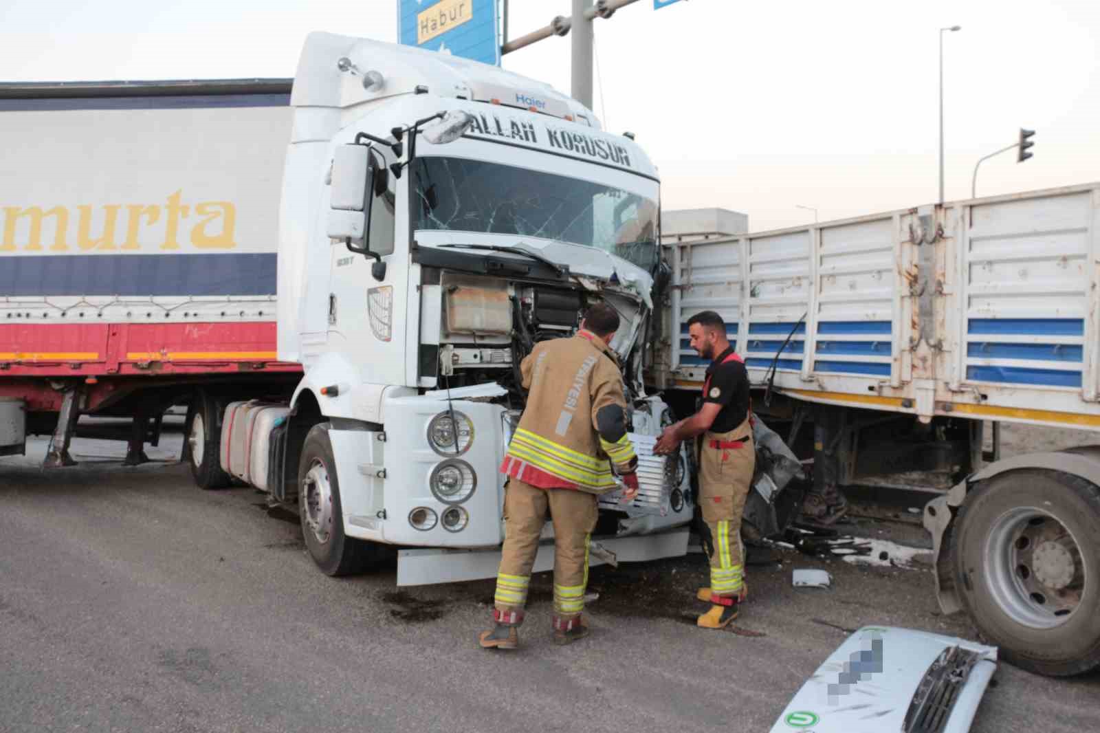 Şırnak’ta iki tır çarpıştı: 2 yaralı