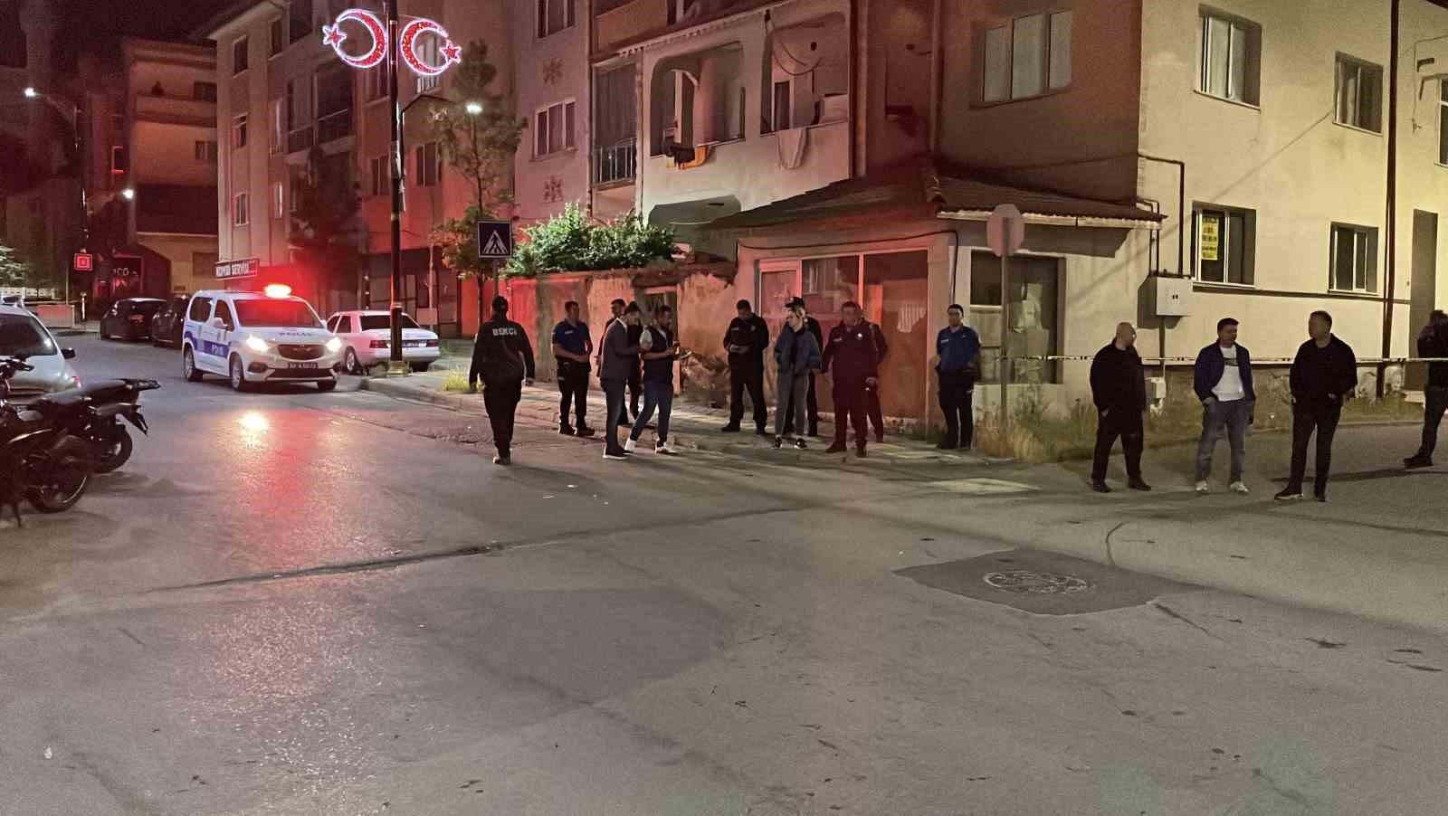 Tartışma bıçaklı kavgaya dönüştü: 1’i ağır 4 yaralı