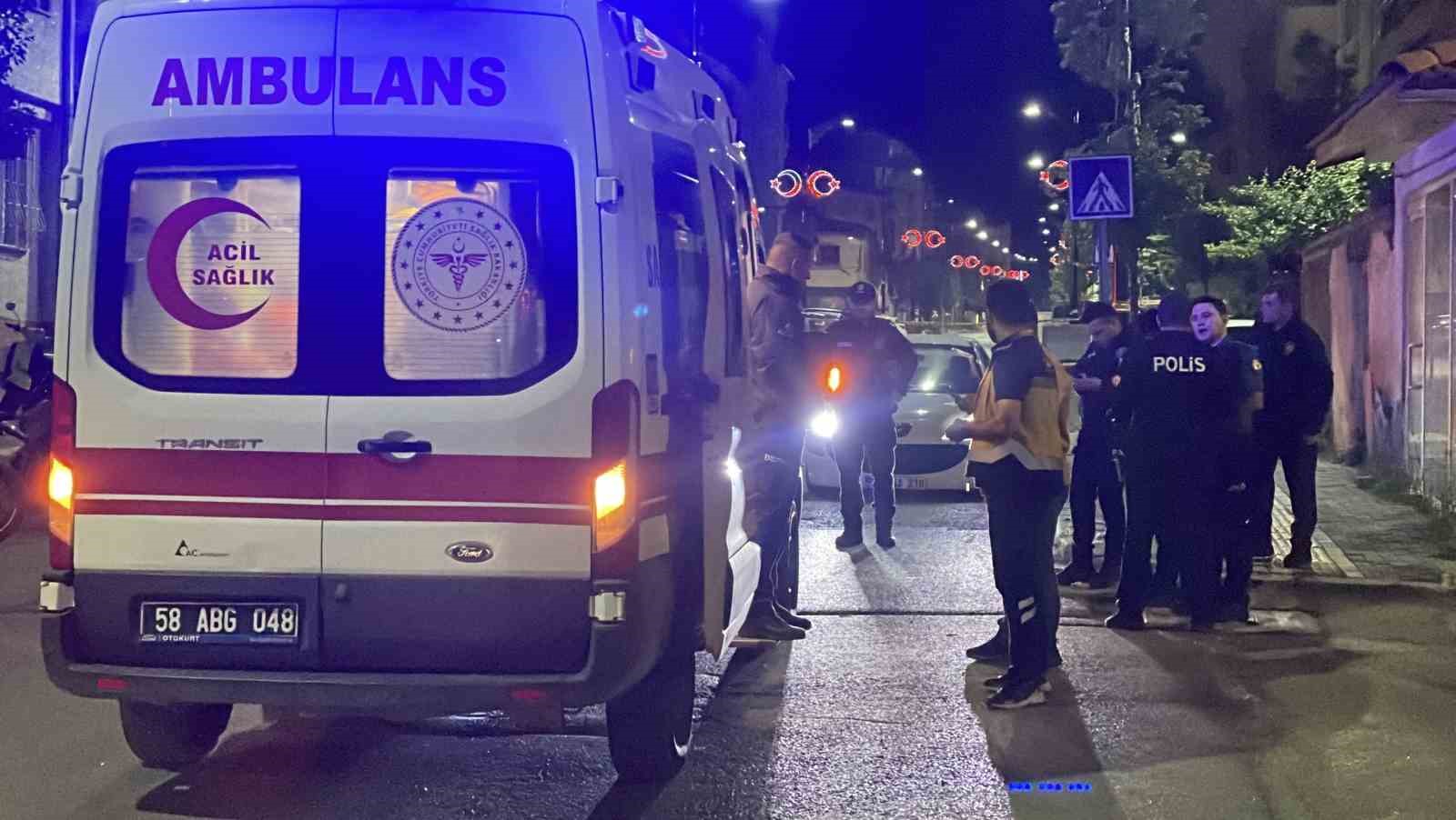 Tartışma bıçaklı kavgaya dönüştü: 1’i ağır 4 yaralı