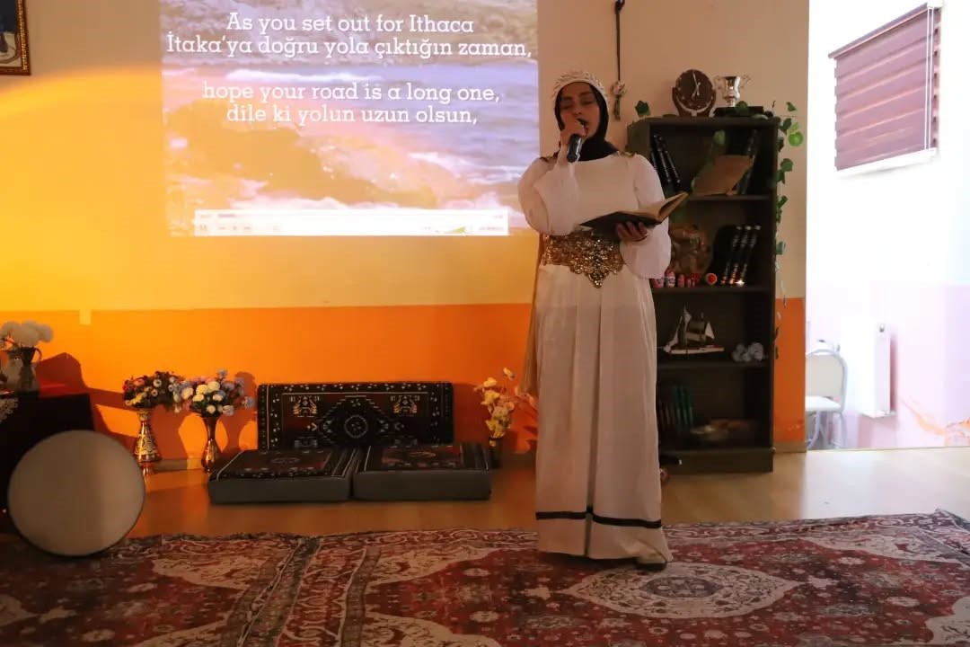 Bayburt’ta öğrenciler farklı kültürleri sahneye taşıdı