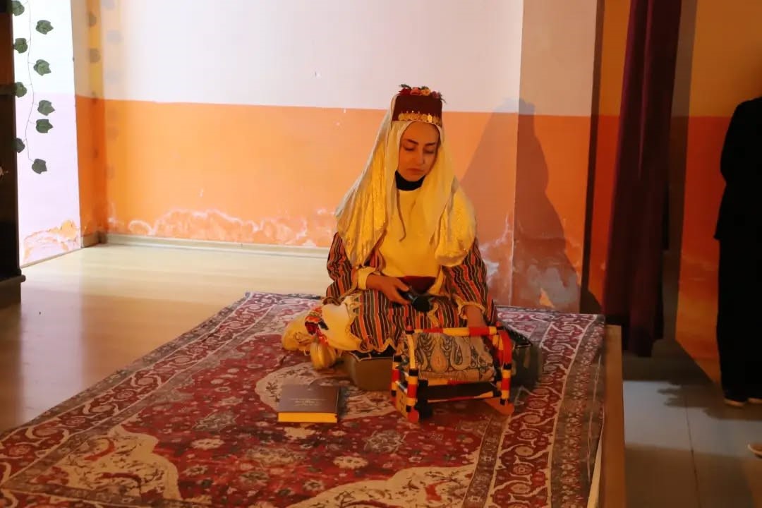 Bayburt’ta öğrenciler farklı kültürleri sahneye taşıdı