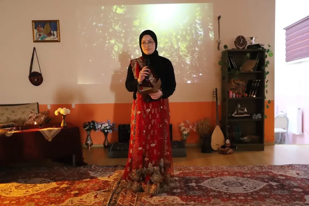 Bayburt’ta öğrenciler farklı kültürleri sahneye taşıdı