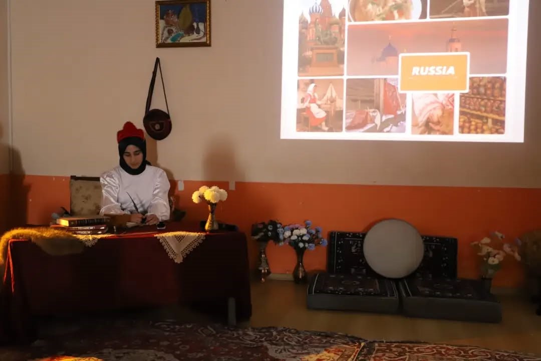 Bayburt’ta öğrenciler farklı kültürleri sahneye taşıdı