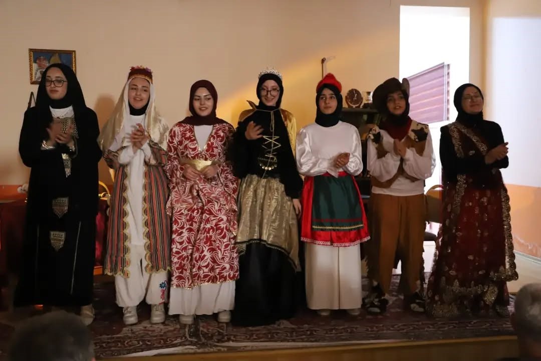 Bayburt’ta öğrenciler farklı kültürleri sahneye taşıdı