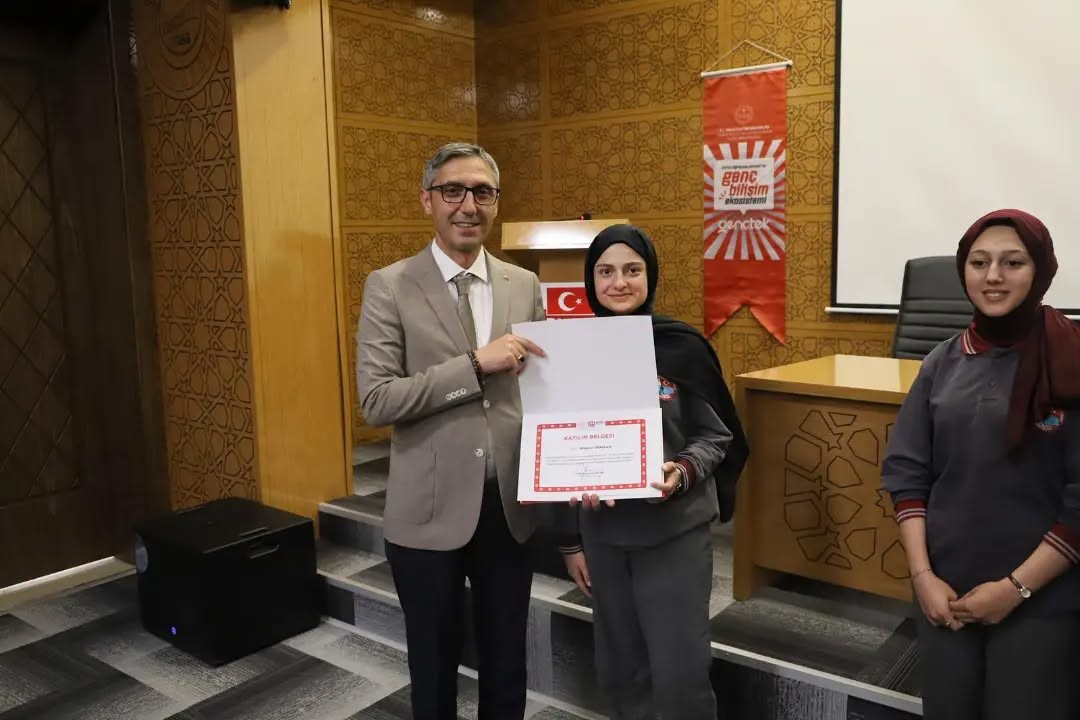 Bayburt’ta öğrenciler rol temelli münazarada yeteneklerini sergiledi