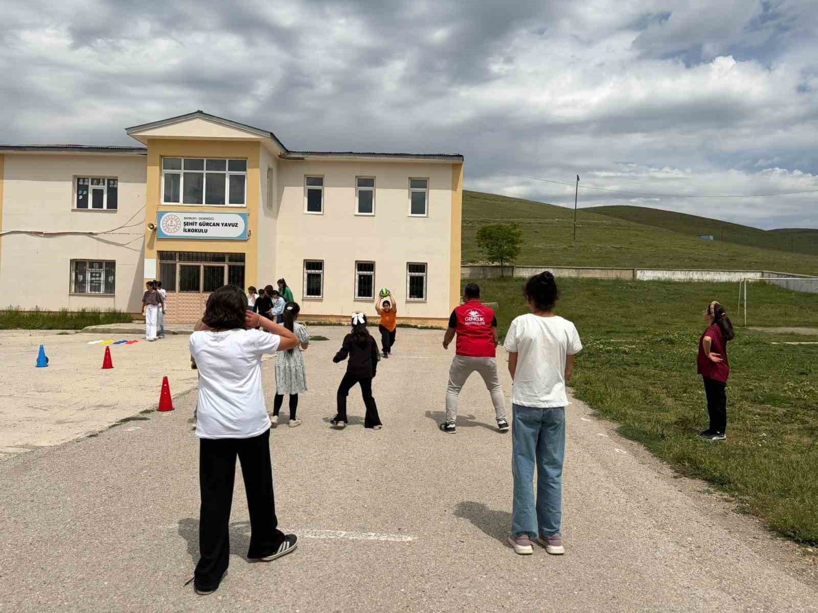 Demirözü’nde öğrencilere spor ve oyun etkinliği