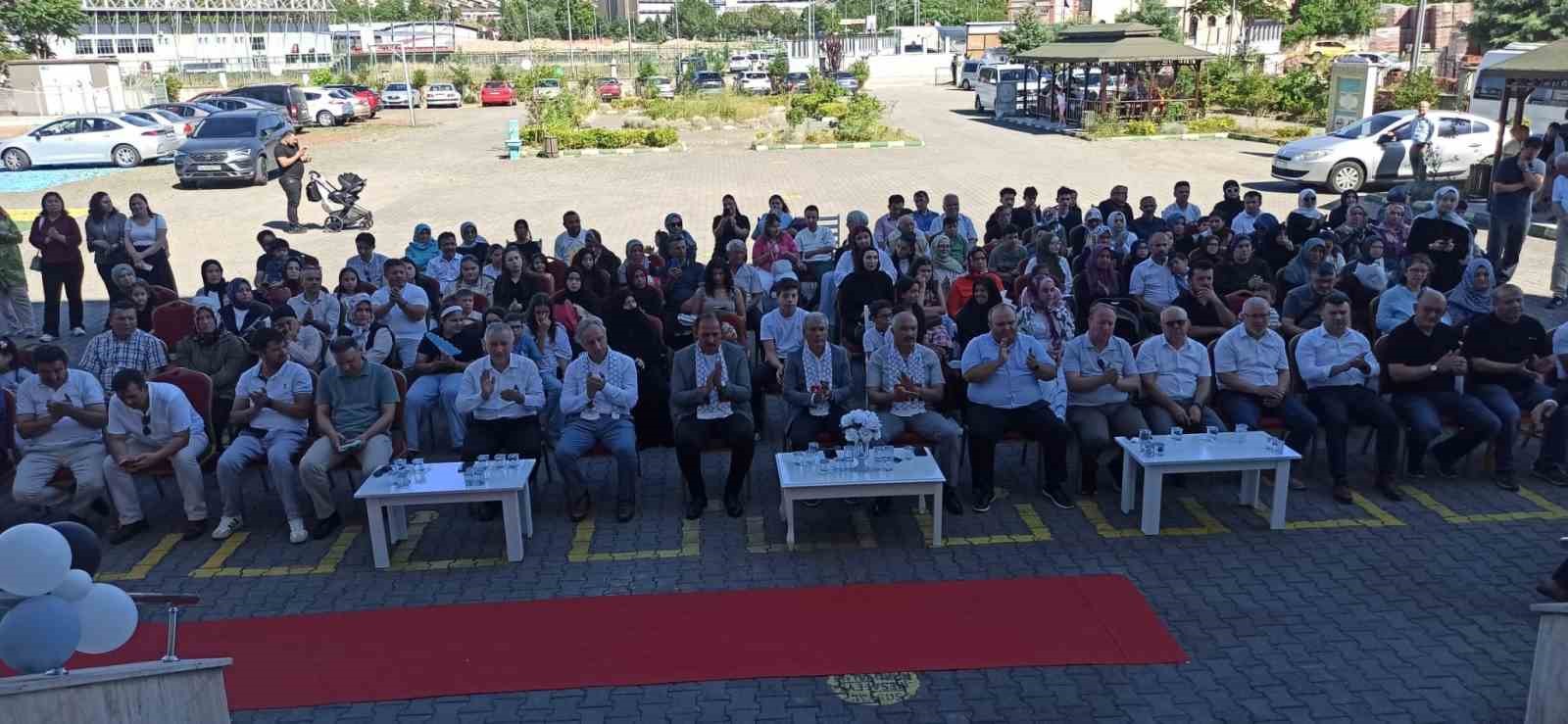 Devrek’te İmam Hatiplilerden mezuniyet sevinci