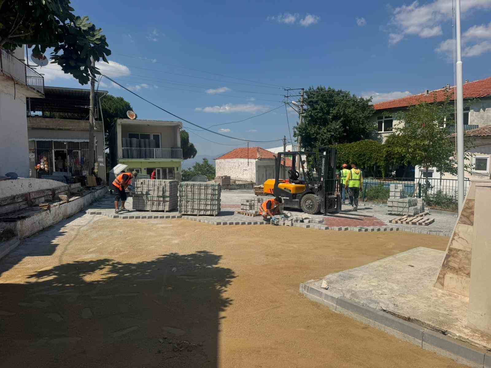Aydın’ın tüm ilçelerinde eş zamanlı yol çalışmaları sürüyor