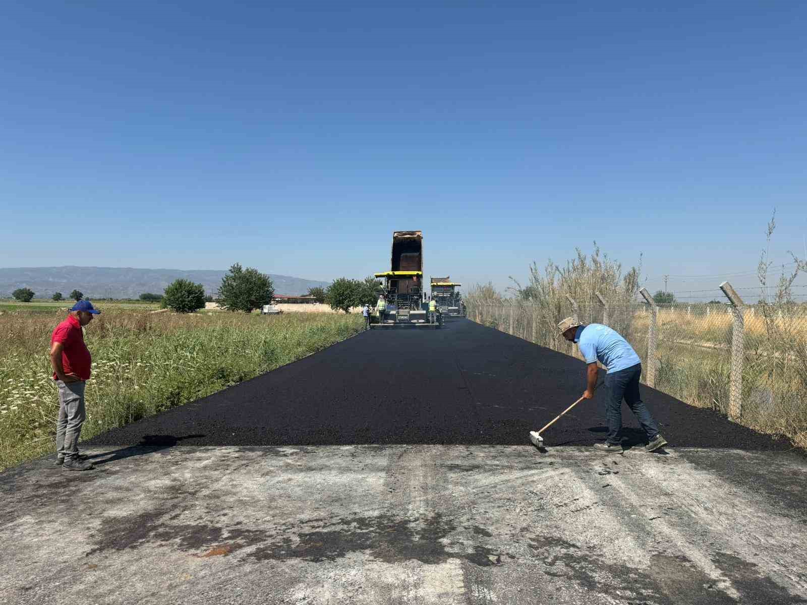 Aydın’ın tüm ilçelerinde eş zamanlı yol çalışmaları sürüyor