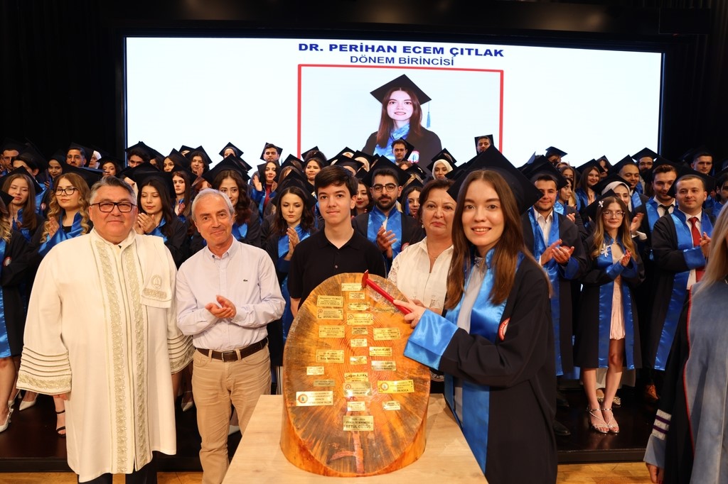 BEUN’da genç doktorlar meslek hayatına uğurlandı