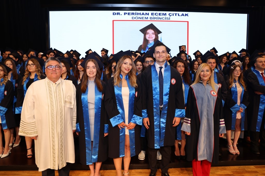 BEUN’da genç doktorlar meslek hayatına uğurlandı