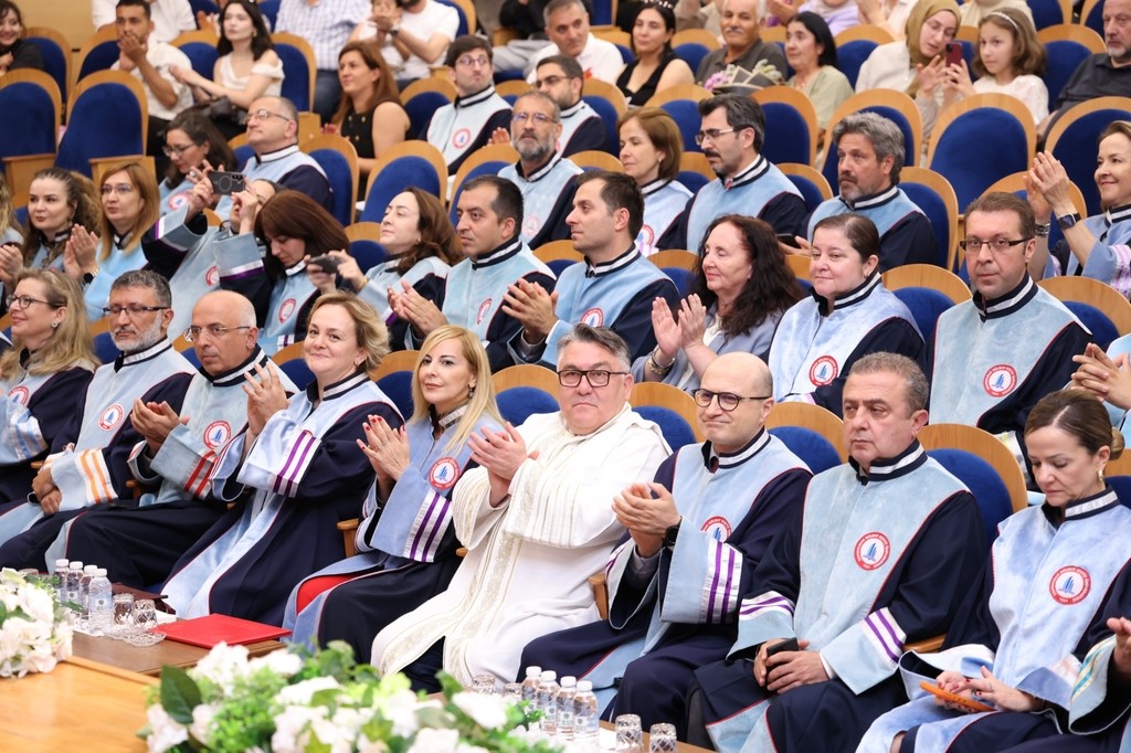BEUN’da genç doktorlar meslek hayatına uğurlandı