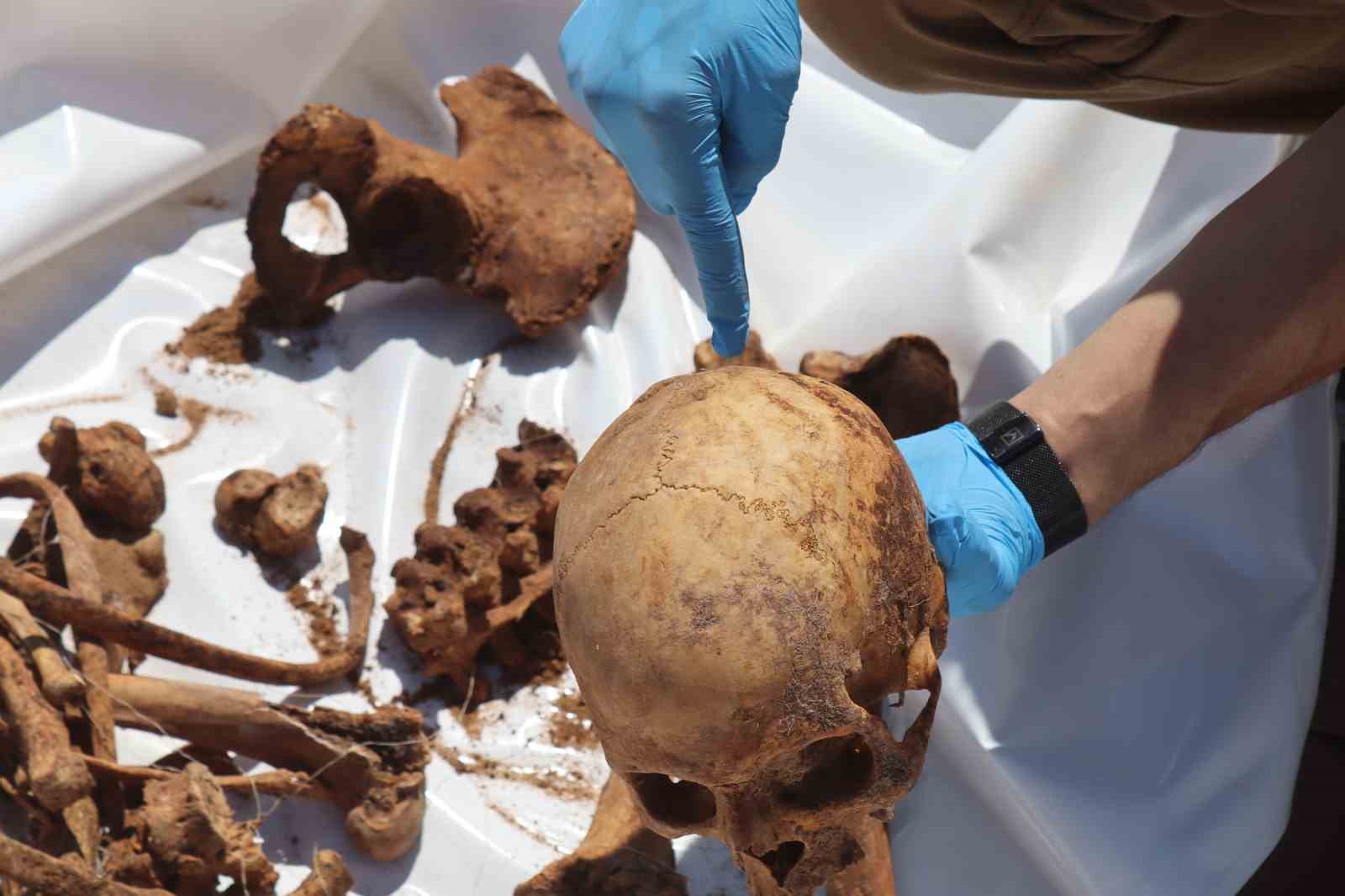 Gazze’de İsrail askerleri mezarlığı dağıttı, onlarca cenaze birbirine karıştı