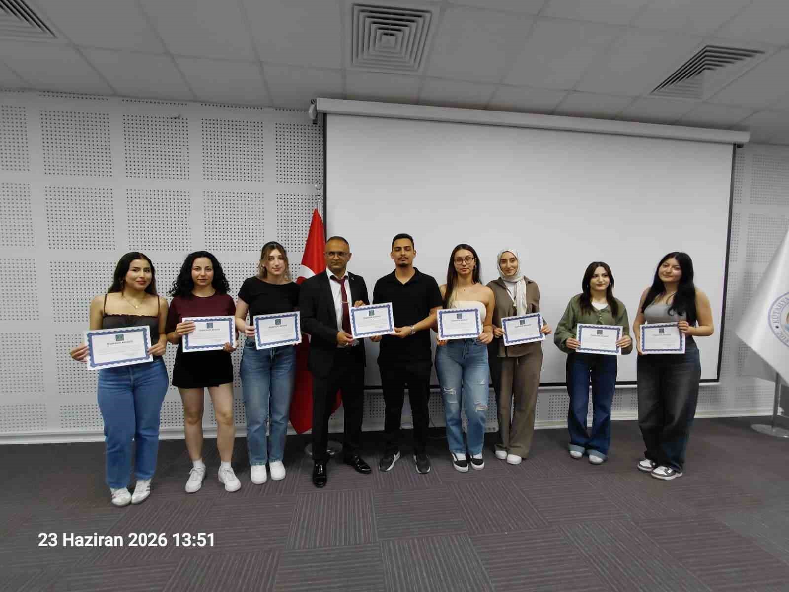 Görme engelli öğrencilerin üniversite yolculuğuna büyük destek