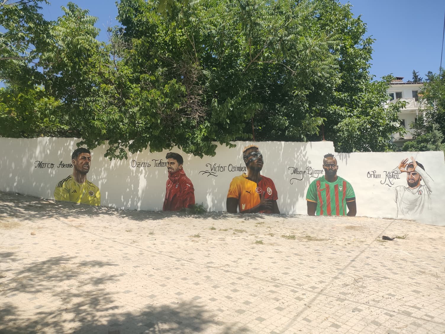Osimhen, Asensio ve Diagne aynı sokakta buluştu