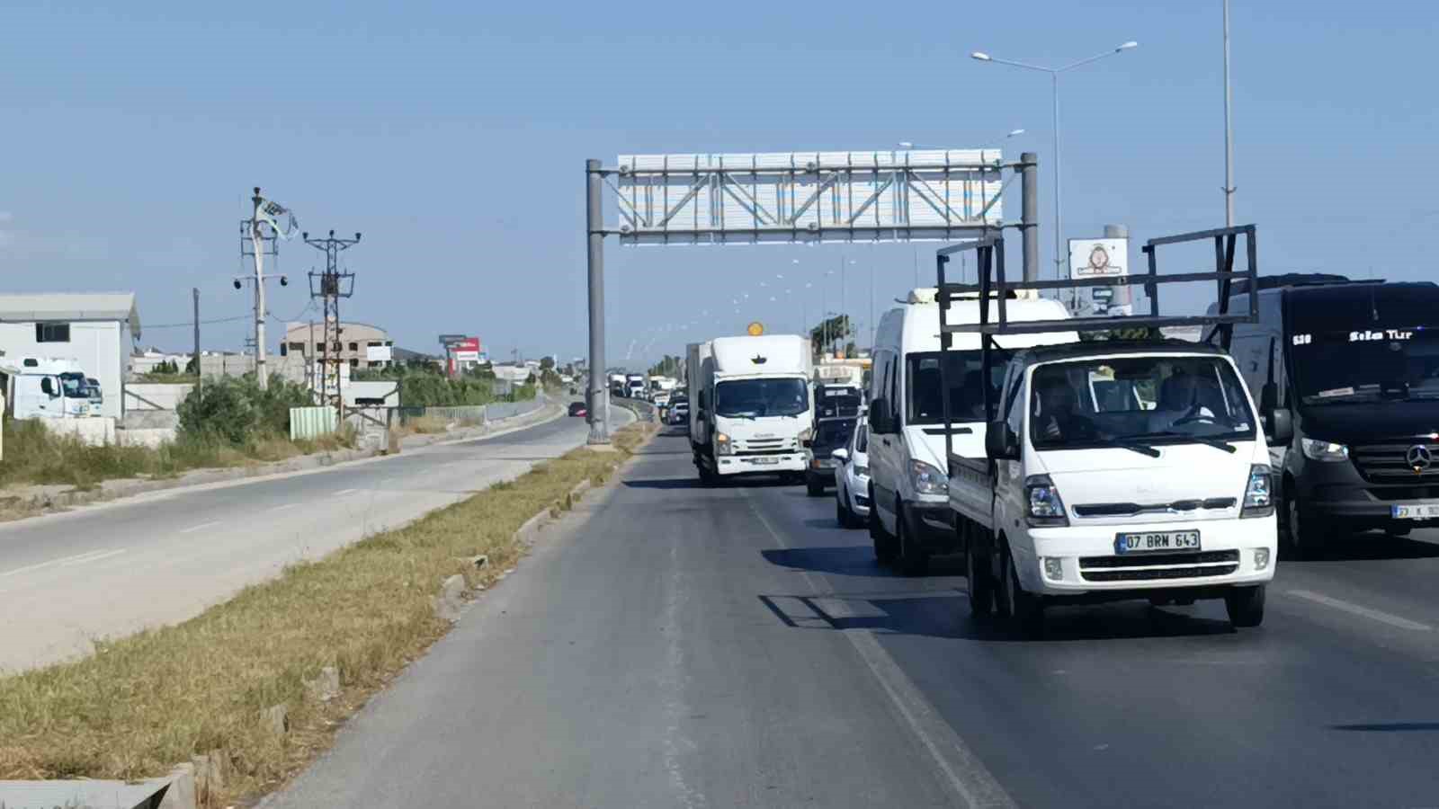 Motosikleti gözlerinin önünde demir yığınına döndü, yardım istediği sürücüler sadece izleyebildi