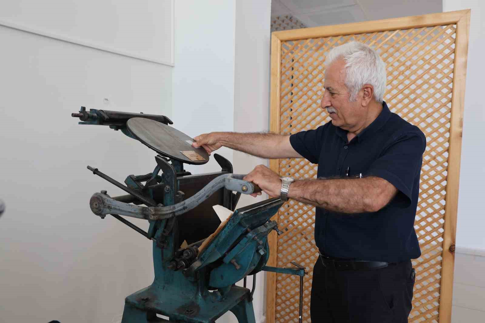 Hayatını öğrencilere adadı, fakülteye iletişim müzesi kurdu