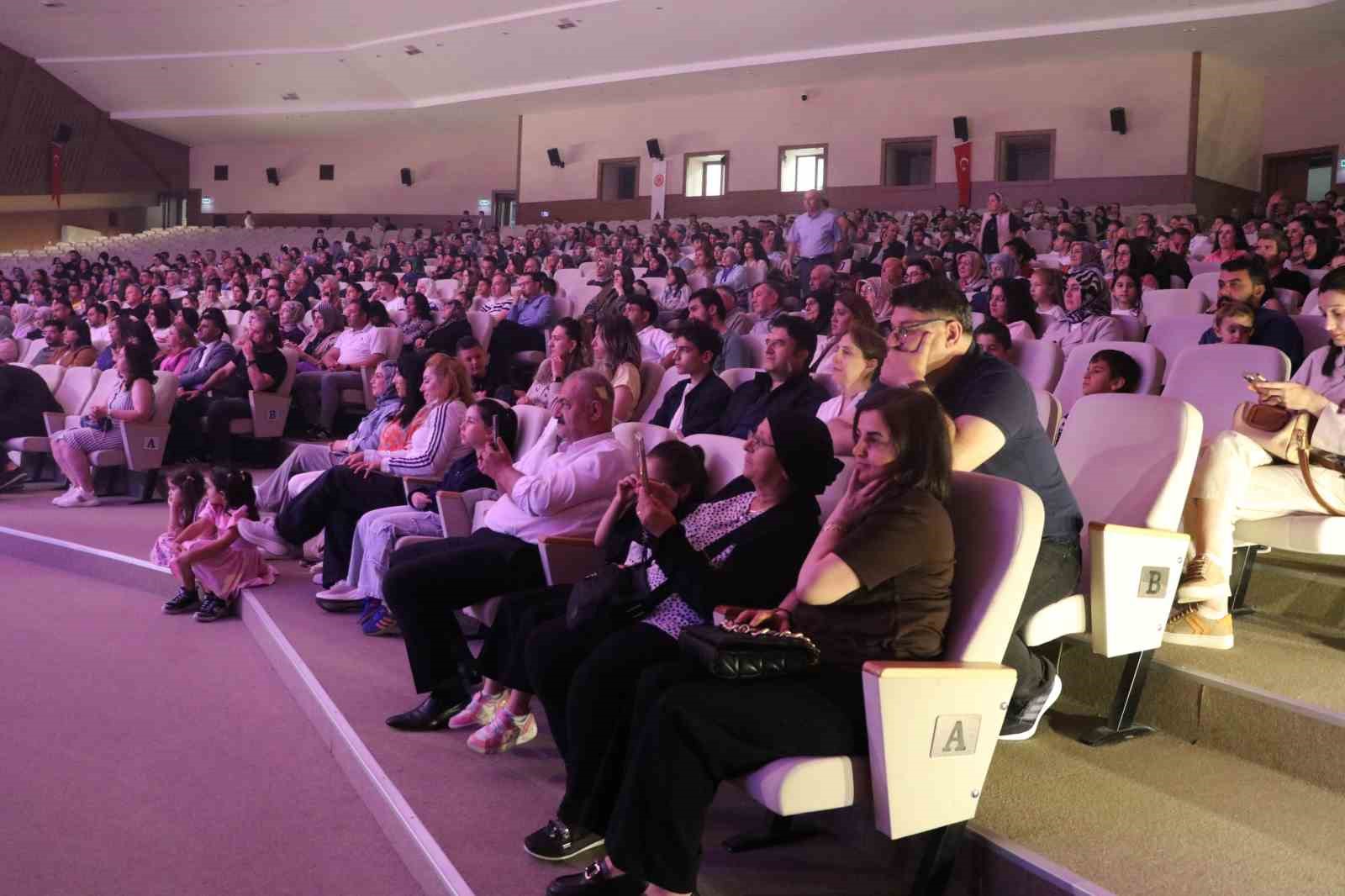 Sivas ve Mersin işbirliğinde folklorlar harmanlandı