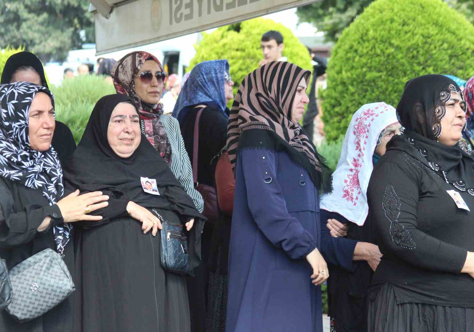 Şehit babası yürekleri dağladı, oğlunun tabutuna koşup öptü