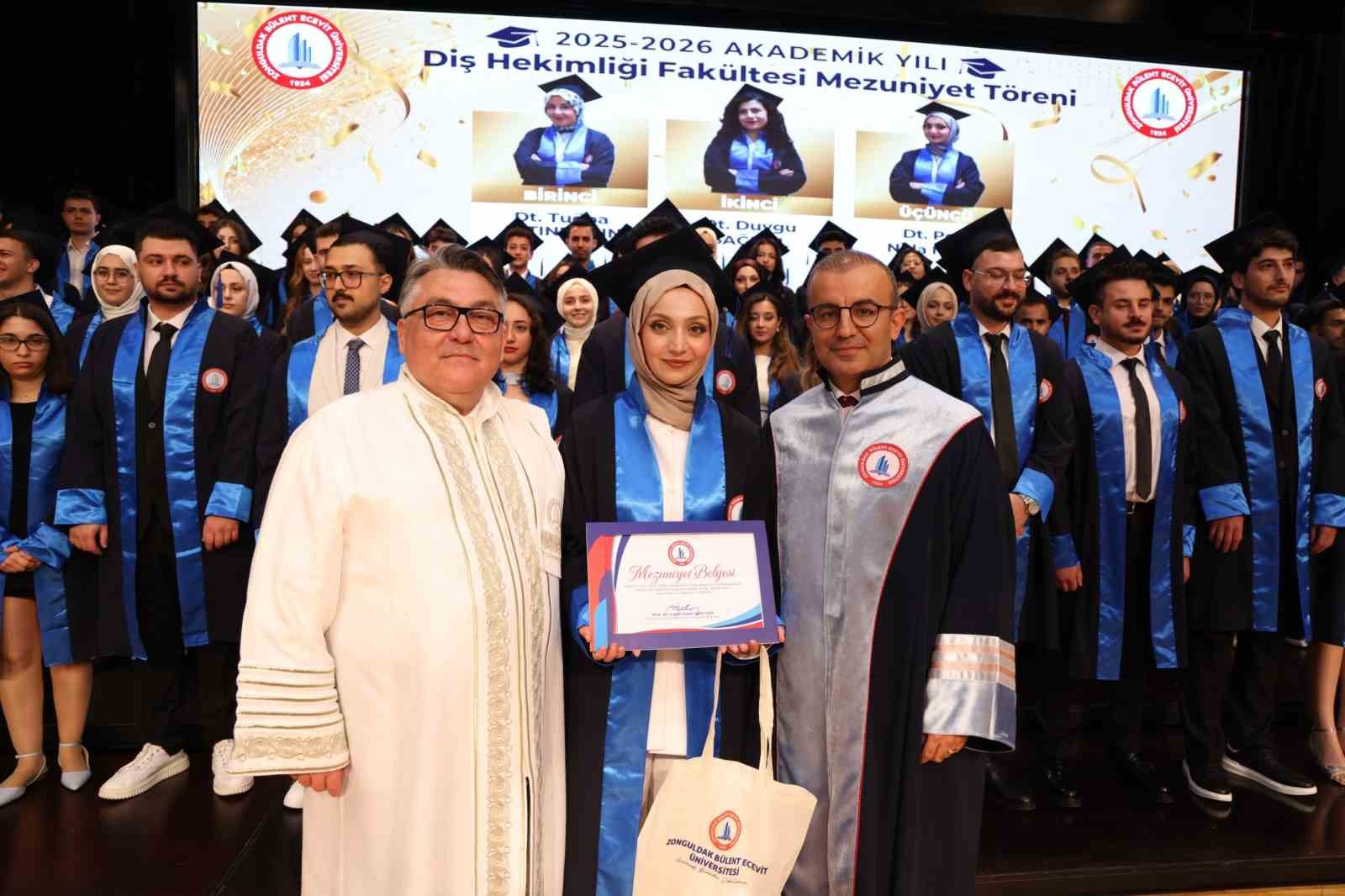 BEUN Diş Hekimliği Fakültesinde gurur günü: 106 genç diş hekimi geleceğe uğurlandı