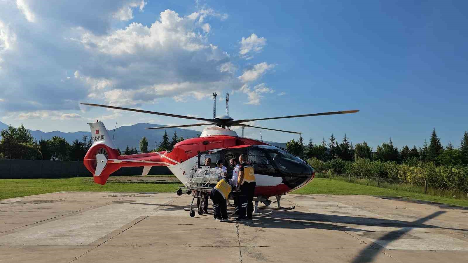 Prematüre ikizlerden biri helikopter ambulansla Niğde’ye nakledildi