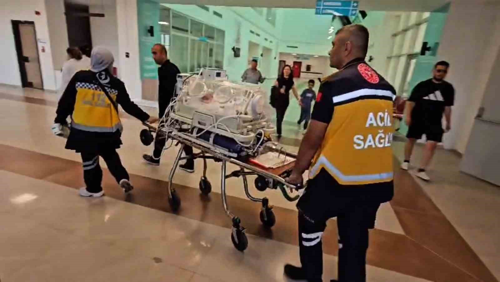 Prematüre ikizlerden biri helikopter ambulansla Niğde’ye nakledildi