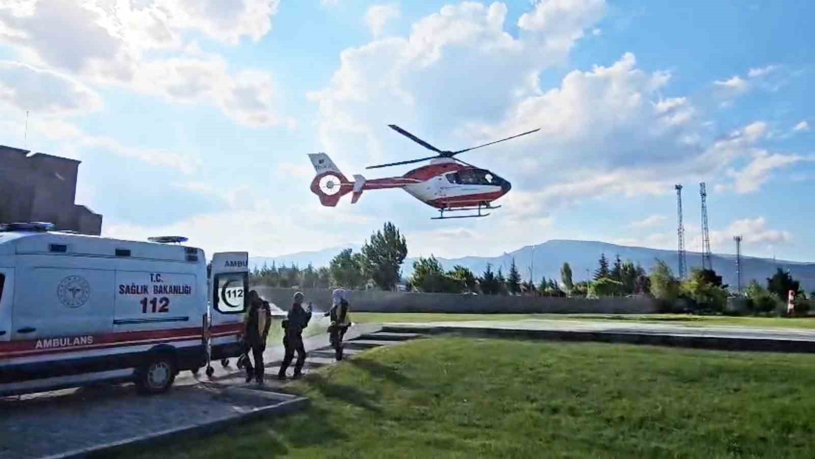 Prematüre ikizlerden biri helikopter ambulansla Niğde’ye nakledildi