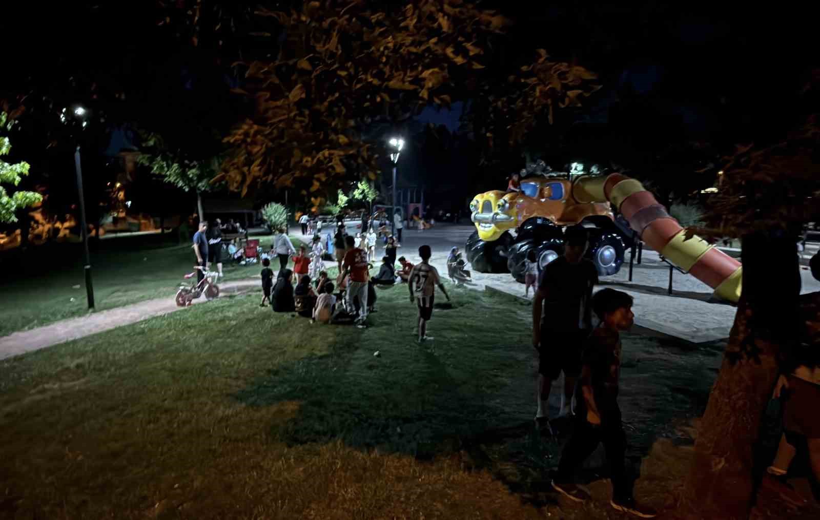 Facianın eşiğinden dönüldü: Freni boşalan kamyon 2 kamyona çarptı, parka metreler kala durdu